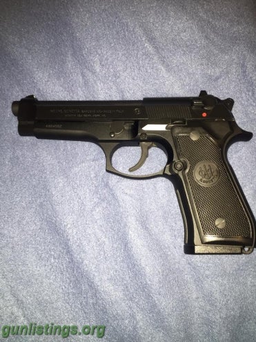 Pistols Beretta 92