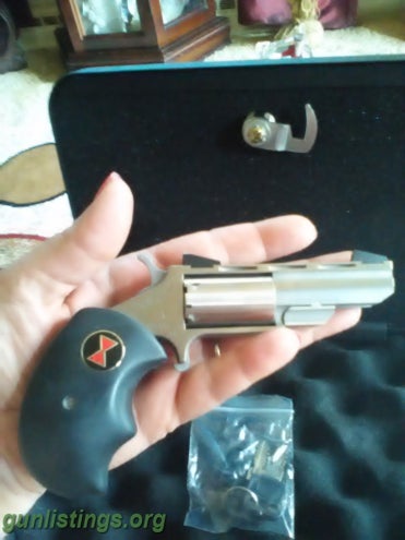 Pistols BlackWidow Mini Revolver  22 LR