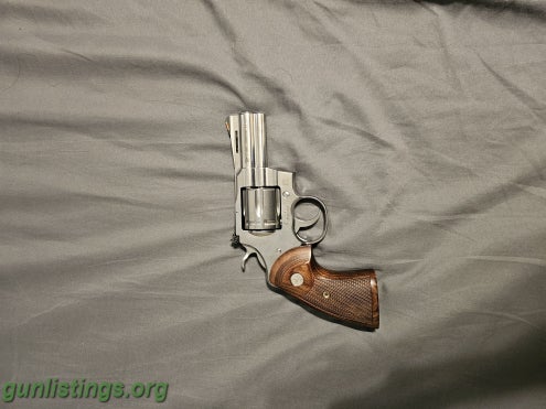 Pistols Colt Python 3