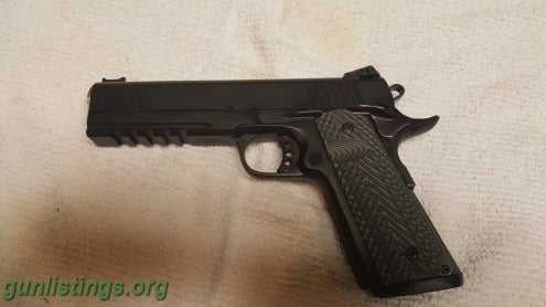 Pistols Custom 1911 45 ACP