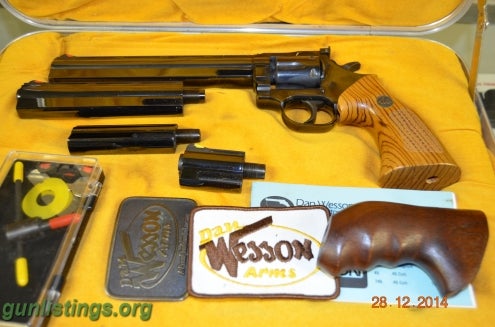 Pistols DAN WESSON 22 REVOLVER
