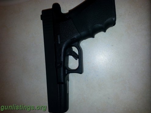 Pistols Glock 17 9mm 2 Gn. Hard To Find