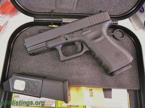 Pistols Glock 19, Gen 3, 9mm Fixed Sights,2-15rd Magazines, NEW