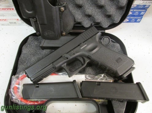 Pistols Glock 22 Gen 3, 40sw,4 Mags,Night Sights, Excel Cond