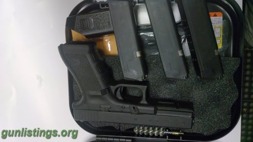 Pistols Glock 22 Gen 4