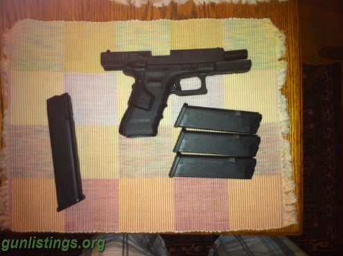 Pistols Glock 22 Gen 4 W/ Crimson Trace And 4 Mags