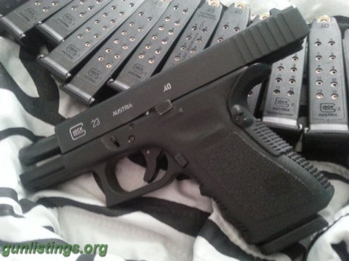 Pistols Glock 23 + EXTRAS