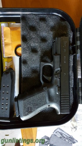Pistols Glock 23 With Extras