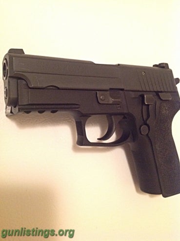 Pistols Like-new Sig P229R .40 S&W