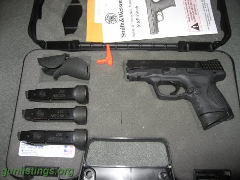 Pistols LNIB, Smith & Wesson M&P 40c W/4 Mags