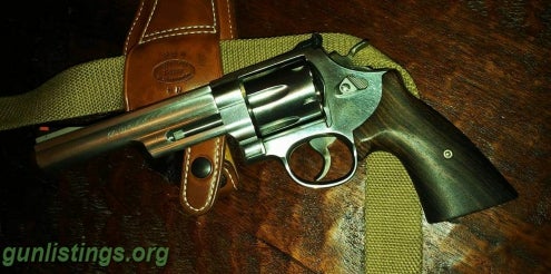 Pistols Near-New S&W M629 .44 Mag., 6