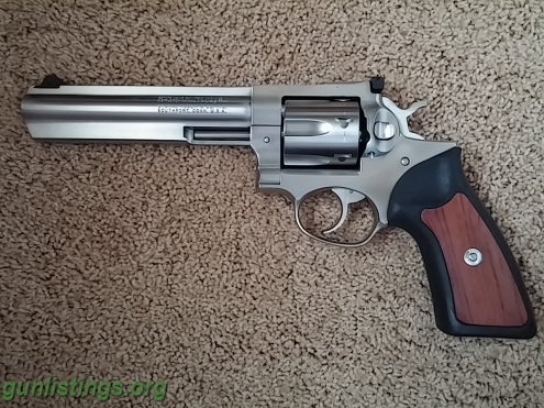Pistols Ruger GP100. Stainless. 6 Inch. Mint.