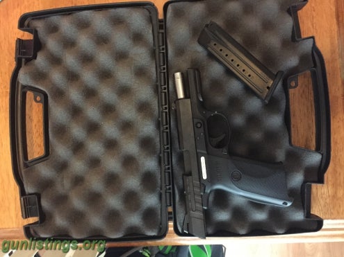 Pistols Ruger SR 9E 9mm W/ Case
