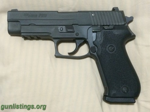 Pistols SIG P220 Stainless Nitron - Night Sights