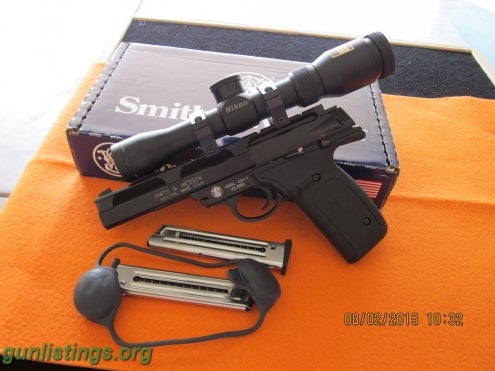 Pistols SMITH & WESSON 22A-1 W/ SCOPE