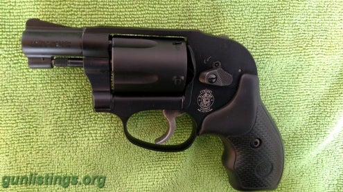 Pistols Smith & Wesson 438 Revolver