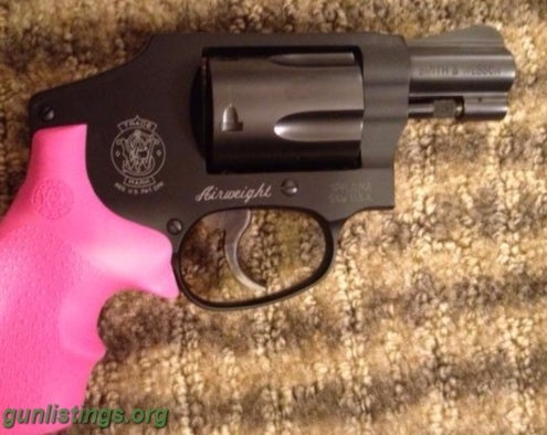 Pistols Smith & Wesson 442