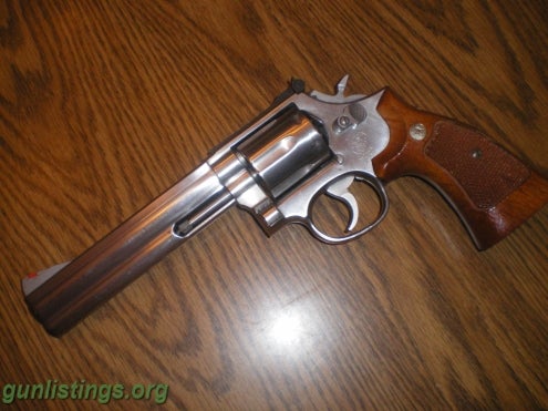 Pistols SMITH & WESSON  357 REVOLVER