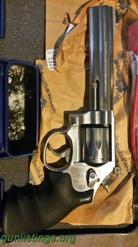 Pistols Smith & Wesson Model 617-6 Revolver