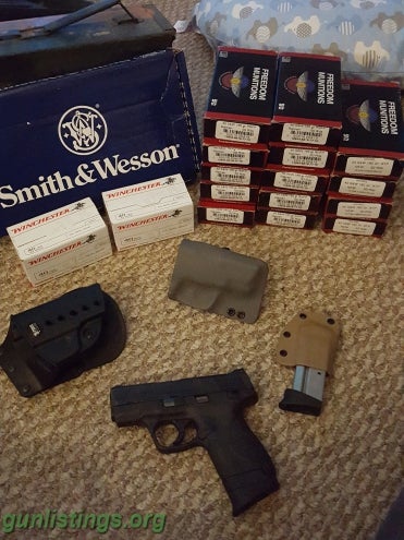 Pistols Smith & Wesson Shield 40 + 900 Rounds