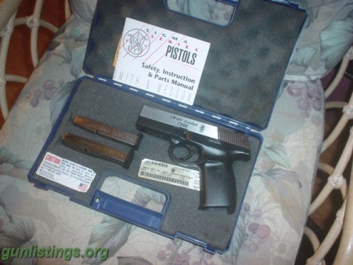 Pistols Fs/ft  Smith And Wesson 40 Cal