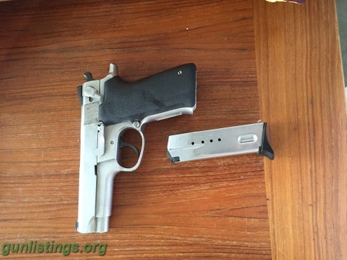 Pistols Smith And Wesson 5906 9mm With Magazine