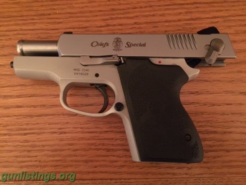 Pistols Smith And Wesson  40 Cal Chiefs Special
