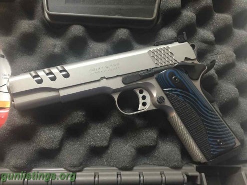 Pistols Smith And Wesson PC1911 Like New