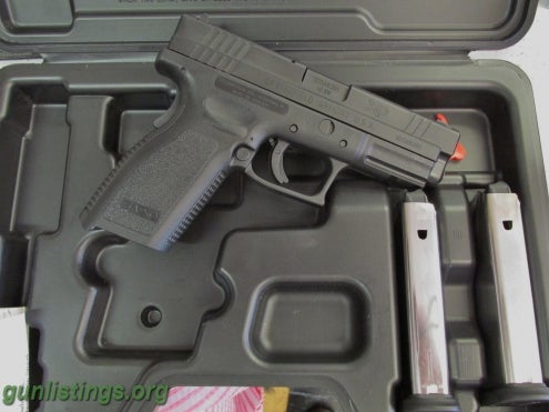 Pistols Springfield XD40 Essentials, 40sw, 2-12rd Mags Like New