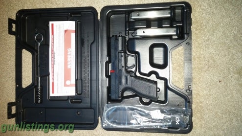 Pistols Springfield XD-40 Essentials Package