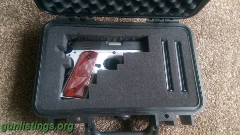 Pistols STI Escort 9mm W/IWB Holster