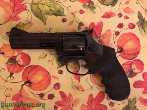 Pistols Taurus Tracker .44 Magnum 4