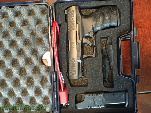 Pistols Walther PPQ .40 With Case