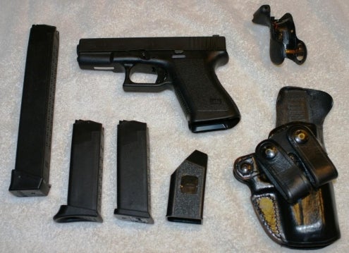 Pistols Glock 19 Gen 2 - Trijicon Night Sights -- Holster