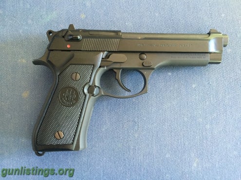 Pistols Beretta 92FS 9mm.