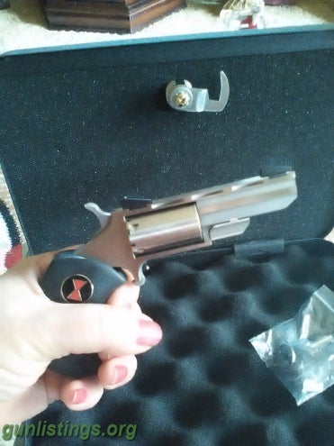 Pistols BlackWidow Mini Revolver  22 LR