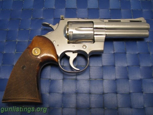 Pistols Colt 357 Python