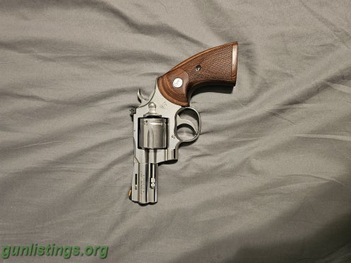 Pistols Colt Python 3