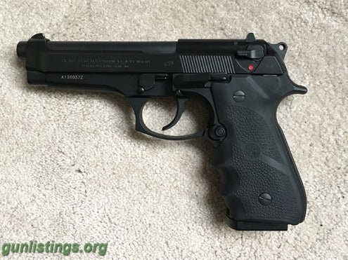 Pistols For Sale: Beretta 92 FS- 9mm (Italian) Only 100 Rounds