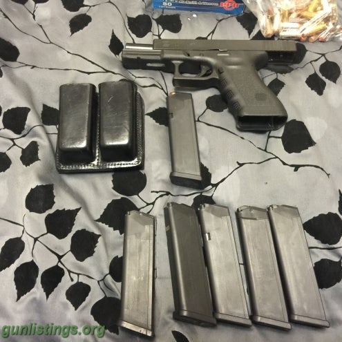 Pistols Glock 22 .40 Cal With 376 Rounds Of Ammo And Many Extra