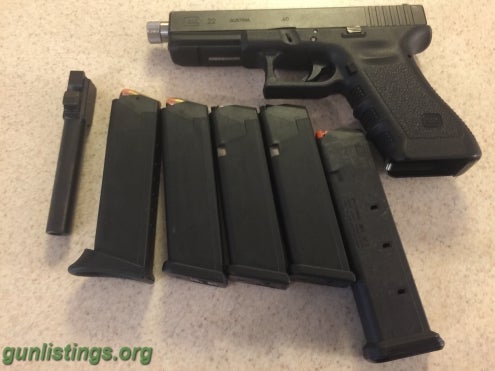 Pistols Glock 22 And Conversion Barrel To 9MM/ Shoot Both .40/9