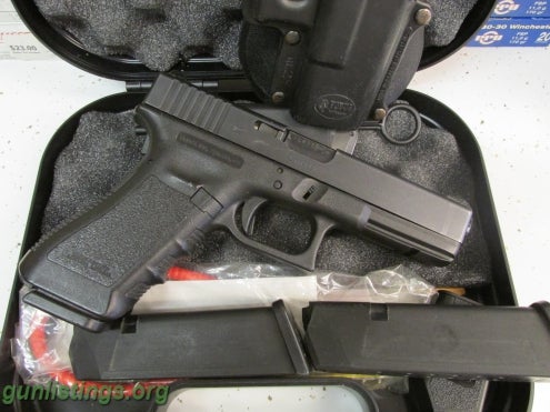 Pistols Glock 22 Gen 3, 40sw,4 Mags,Night Sights, Excel Cond