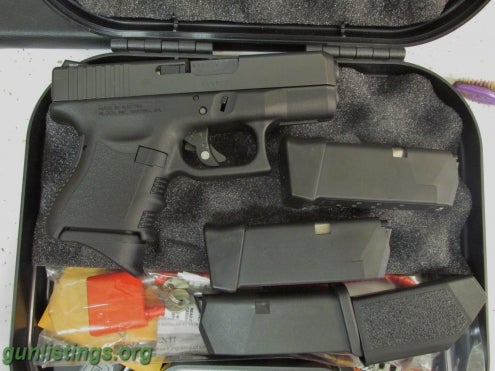 Pistols Glock 26 Gen 3,9mm,4 Mag,Trijicon Night Sights Like New