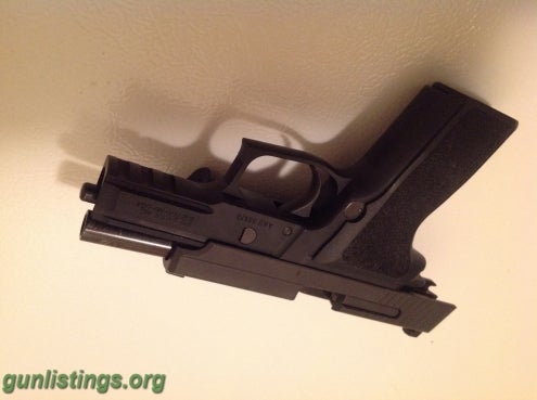 Pistols Like-new Sig P229R .40 S&W