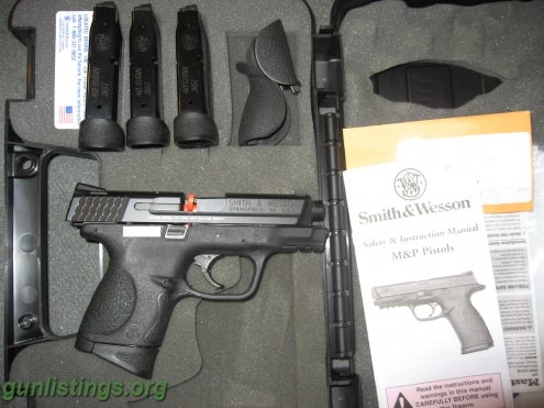 Pistols LNIB, Smith & Wesson M&P 40c W/4 Mags