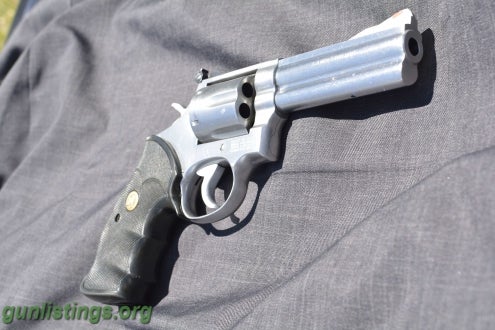 Pistols MODEL 686 COMBAT 357 MAGNUM - ( Satinless ) )