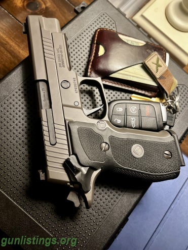 Pistols P226