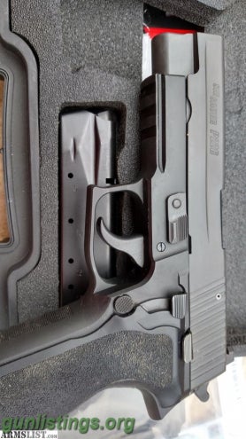 Pistols Sig Sauer P226 Bundle