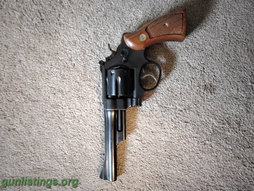 Pistols Smith & Wesson 28-2