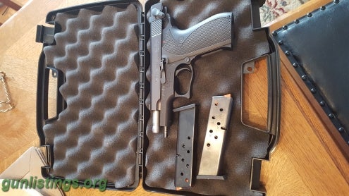 Pistols Smith & Wesson 3904